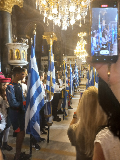 Μέσα στην εκκλησία